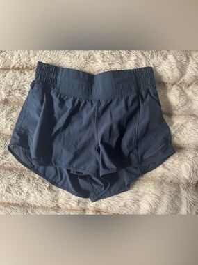 Lululemon hotty hot high rise lined 2.5